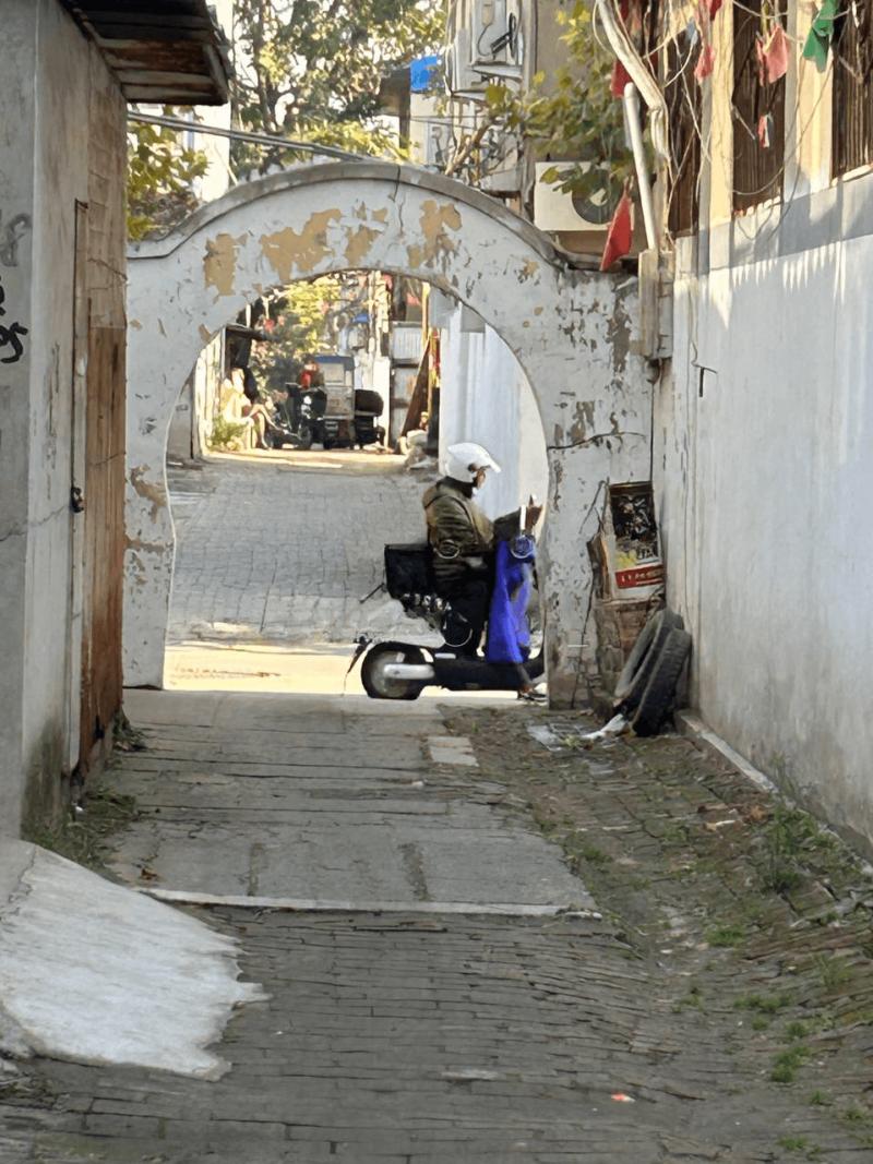 导航白佛村，村子里现在还不少，